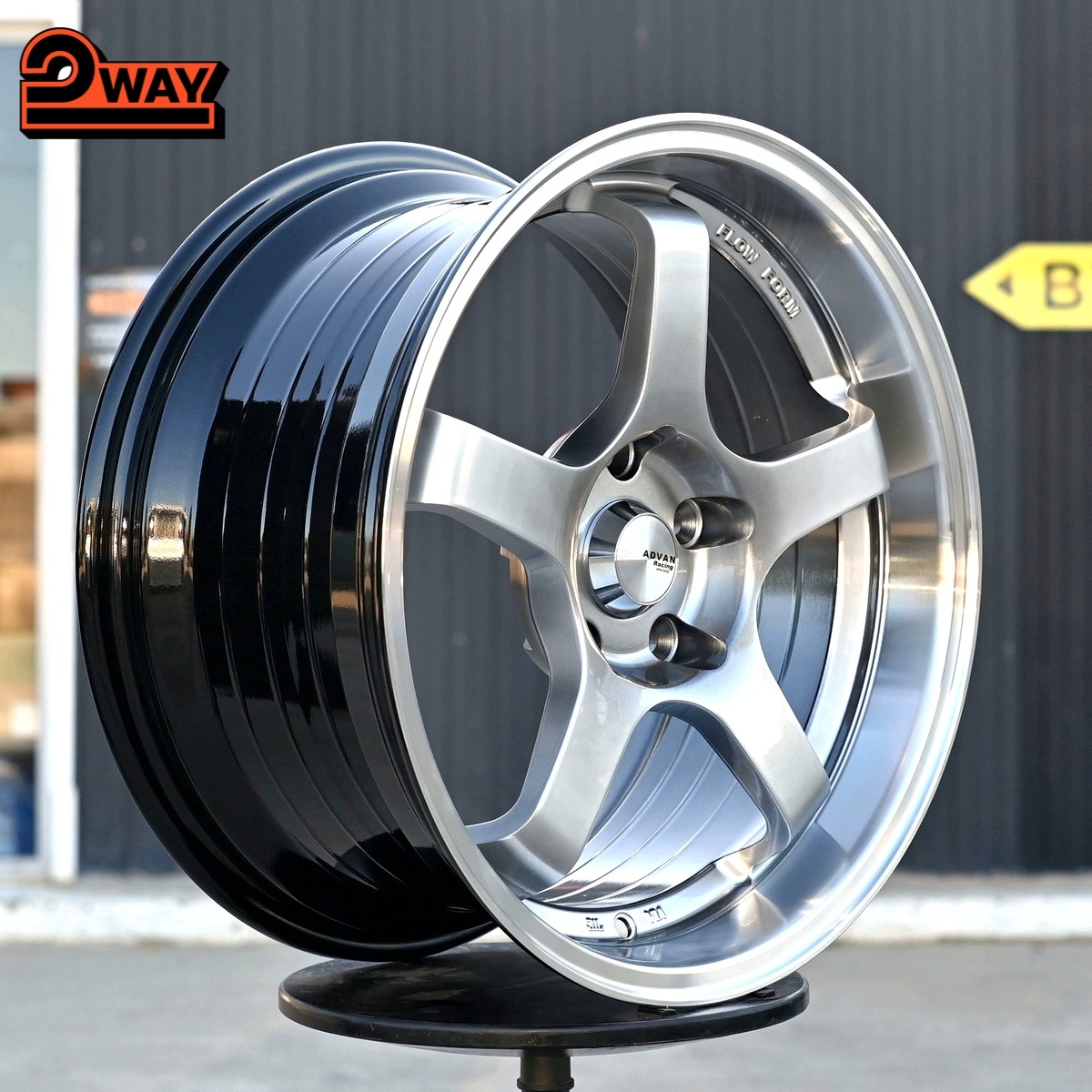 R17 Advan GT Стиль 8.5J ET33 5*100 Серебро