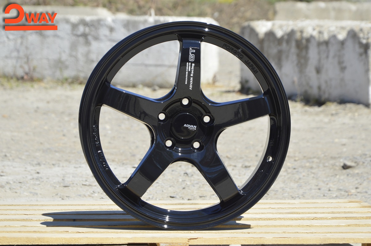 R18 Advan GT Стиль 8.0J ET35 5*114.3 Черный