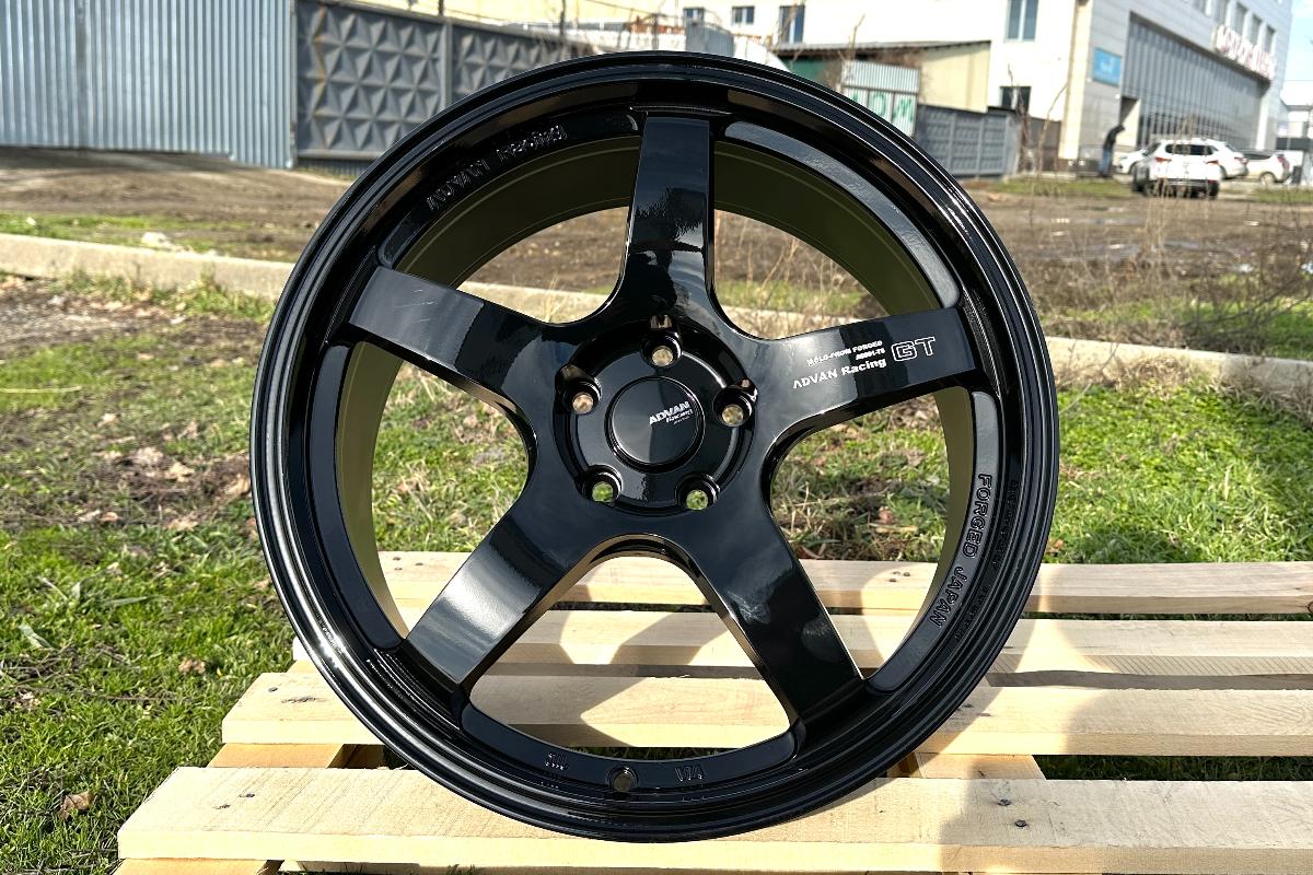 R18 Advan GT Стиль 8.0J ET38 5*112 Черный