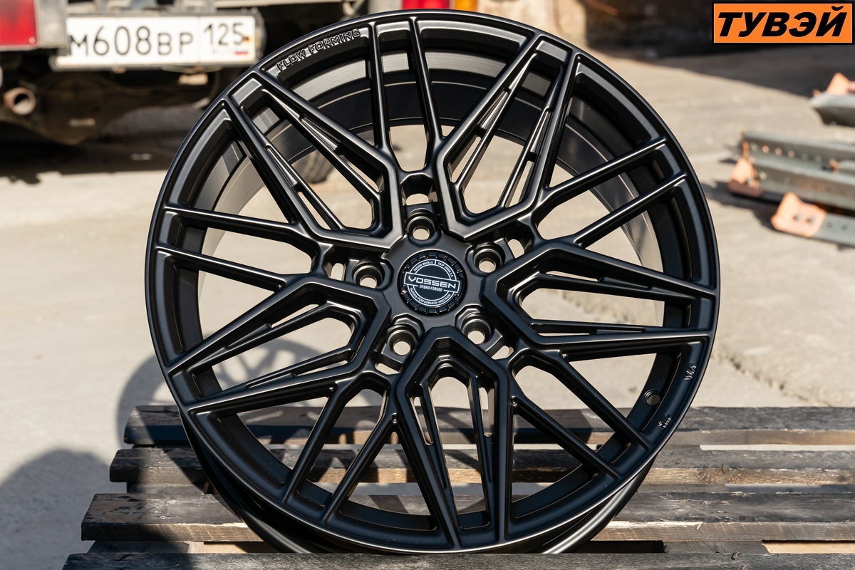 R18 Vossen HF7 Стиль 8.0J ET35 5*114.3 Мат черный