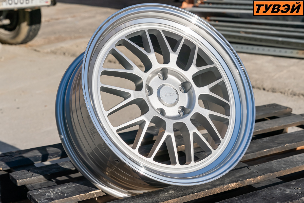 R18 Rays 21A Стиль 8.0J ET35 5*114.3 Серебро