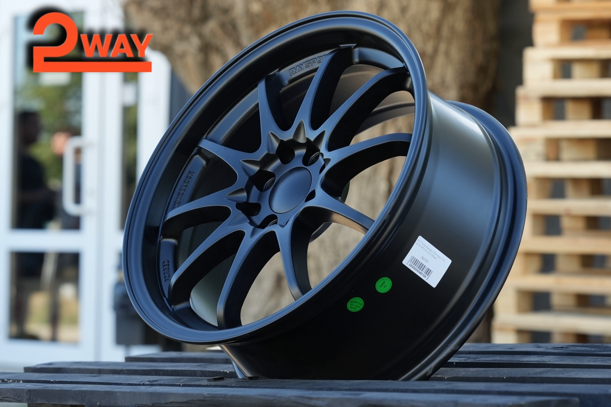 R17 Volk Racing CE28 Стиль 7.5J ET35 4*100/114.3 Черный