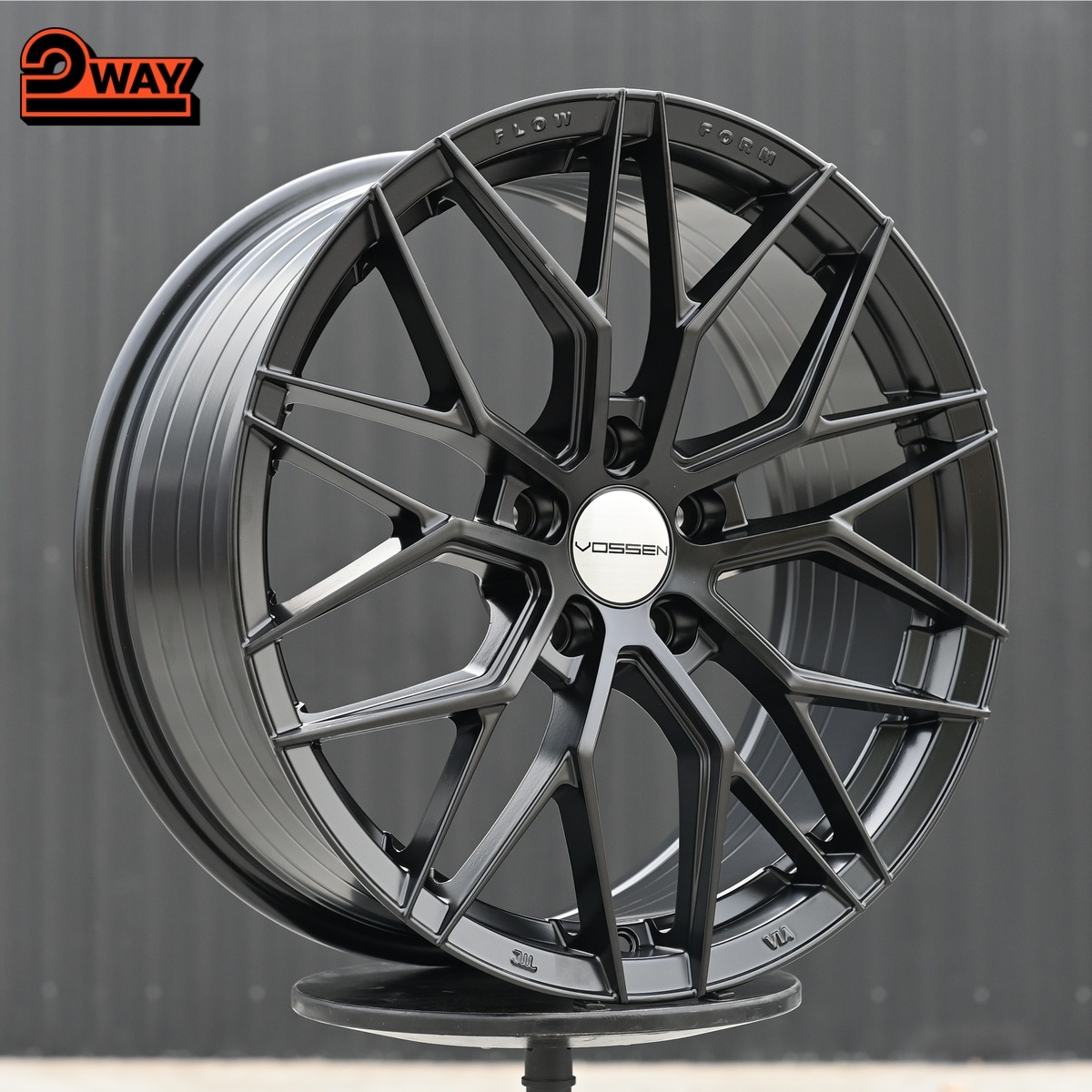 R18 Vossen 3323 Стиль 8.0J ET38 5*114.3 Черный
